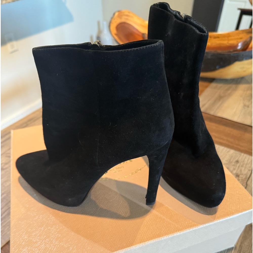 Classic Prada comfy boots! 🖤